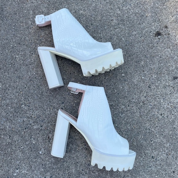 Public desire white platform heels - Picture 1 of 11